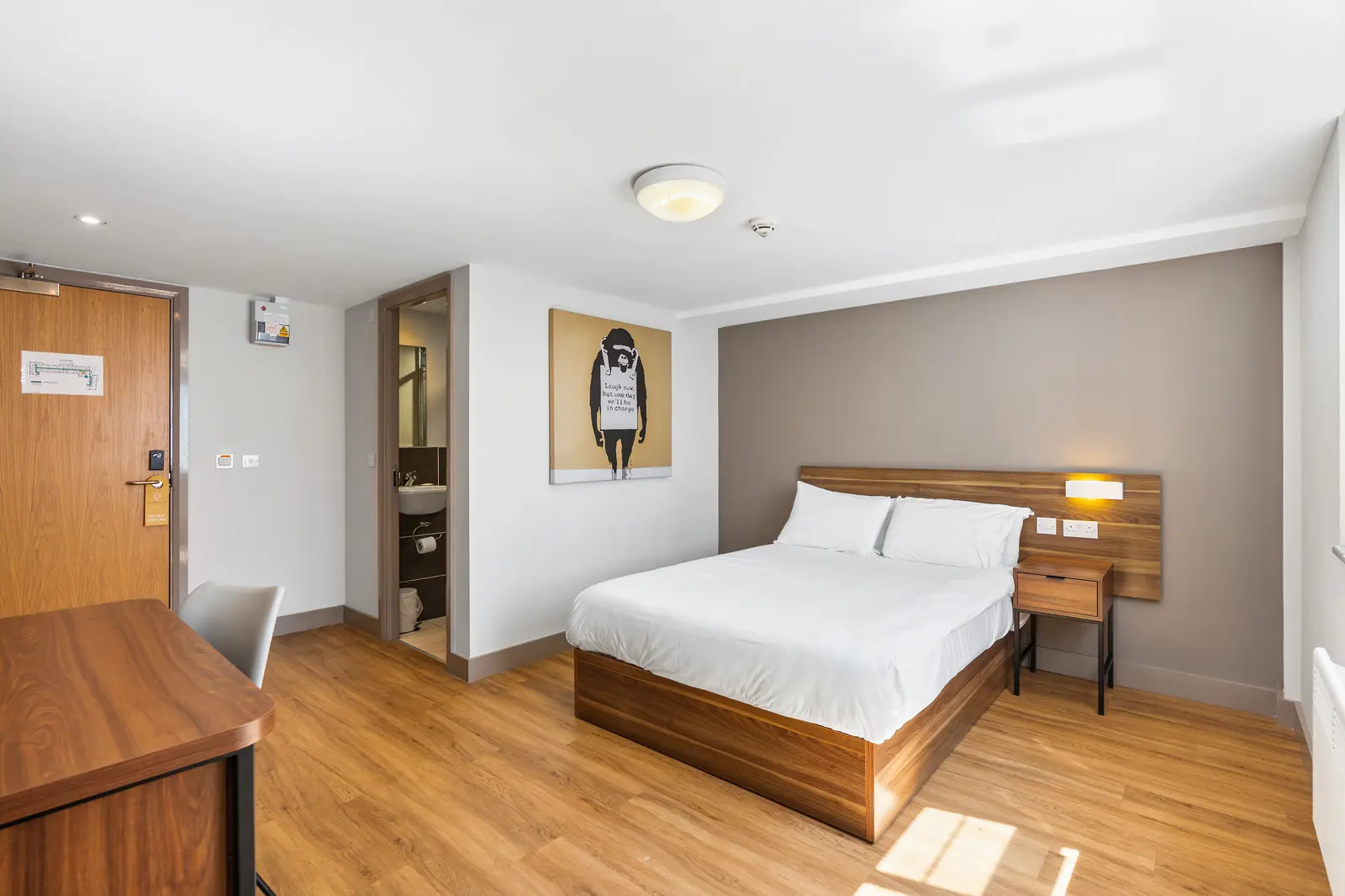 Economy Double Room with desk and en-suite