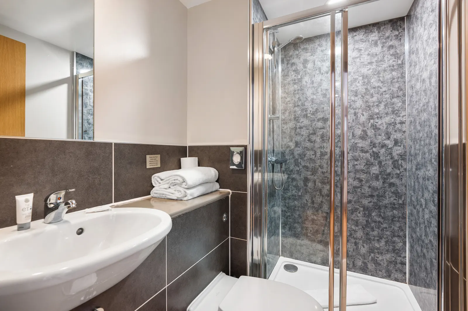 Economy Double Room en-suite shower room
