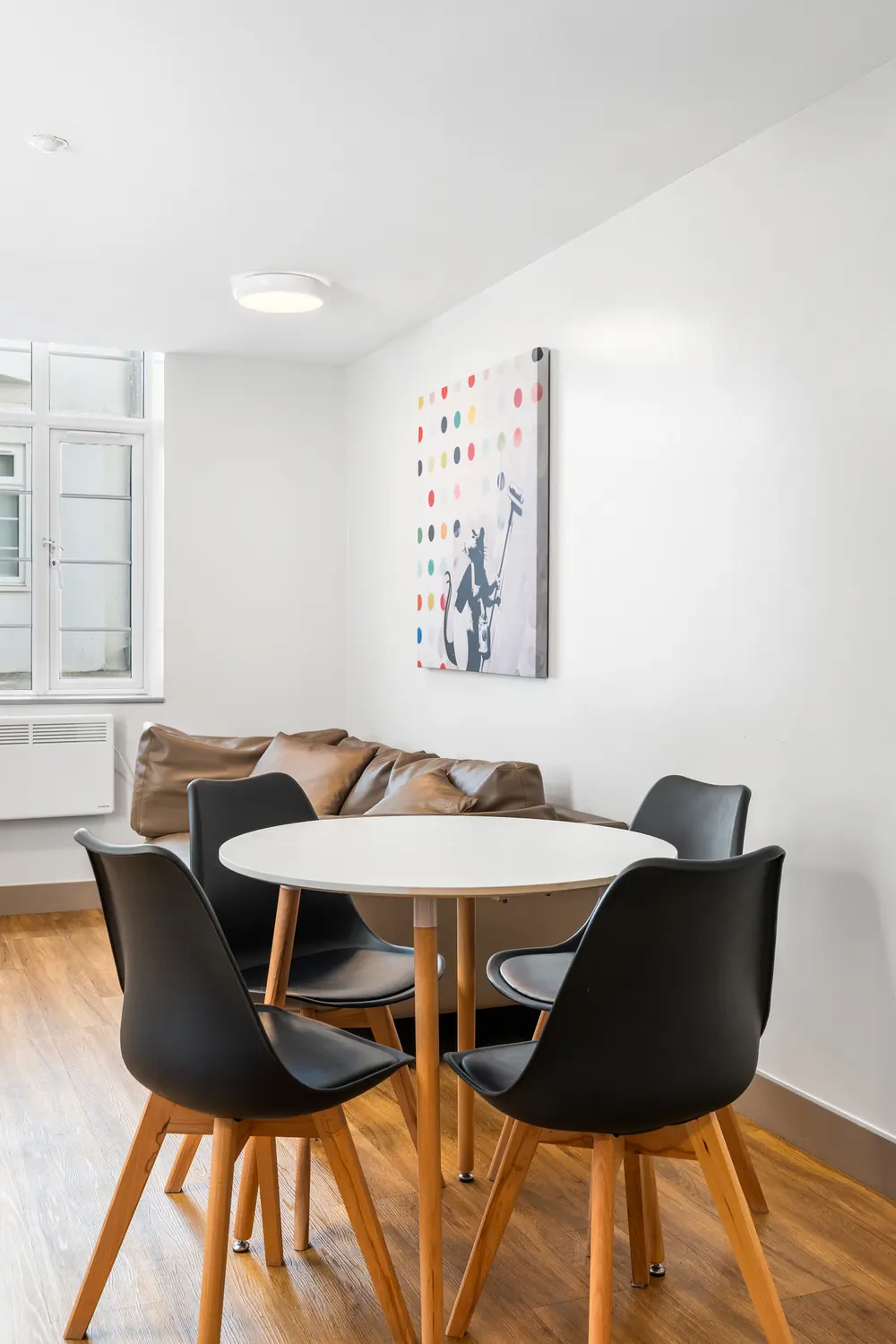 Dining area in the shared kitchen